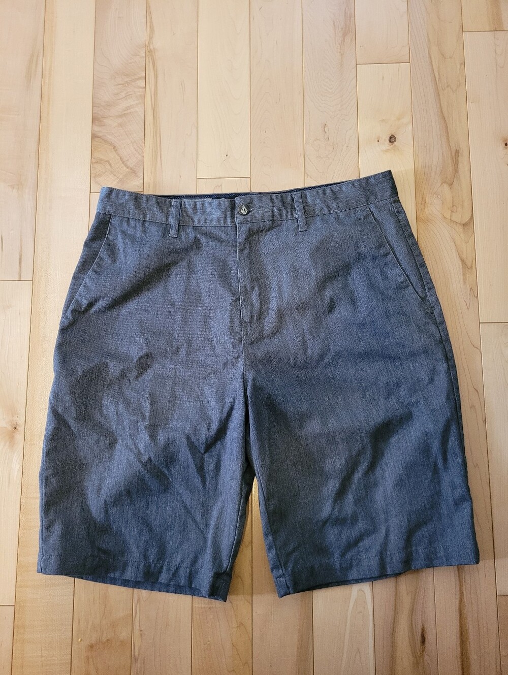 Volcom men's size 34 gray shorts
